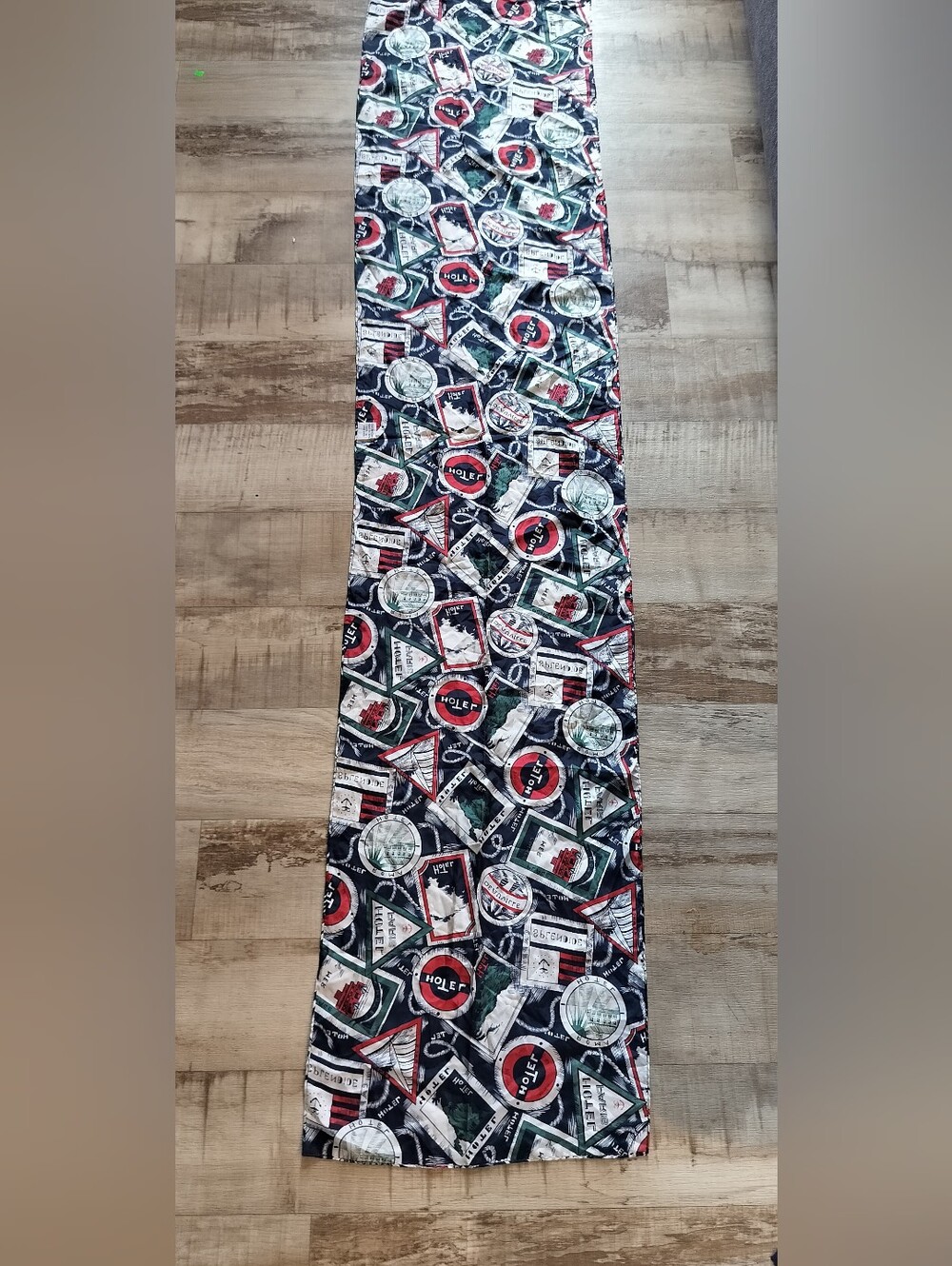 Women's Graphic Pattern Black, Red & White Scarf - Unbranded - Picture 2 of 3